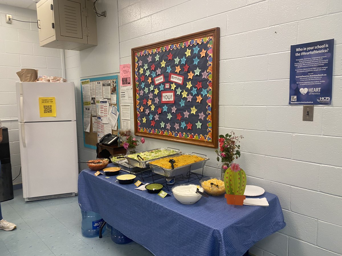 RubyFCarverES's tweet photo. Thank you to our amazing admin team for organizing a delicious teacher appreciation lunch from #chickenfiesta! #TeacherAppreciationWeek https://t.co/nswQGIYfBF