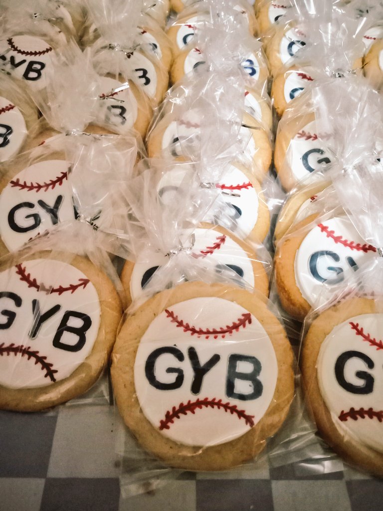 HuntElba's tweet photo. It's baseball time! #cookieswflavor https://t.co/ZAnl787rMu