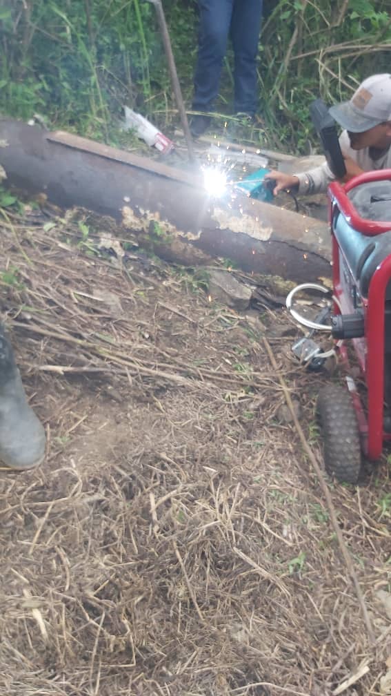 #Aragua🛠️||Cumpliendo instrucciones del MinistroG/D <a href="/RMarcoTorres/">Rodolfo Marco Torres</a>
#Hidrocentro y alcaldía del mcpio #Tovar, ejecutaron trabajos de corrección de avería en aducción principal de 12" en sector #Aguacatal #ColoniaTovar beneficiando más de 5 mil habitantes