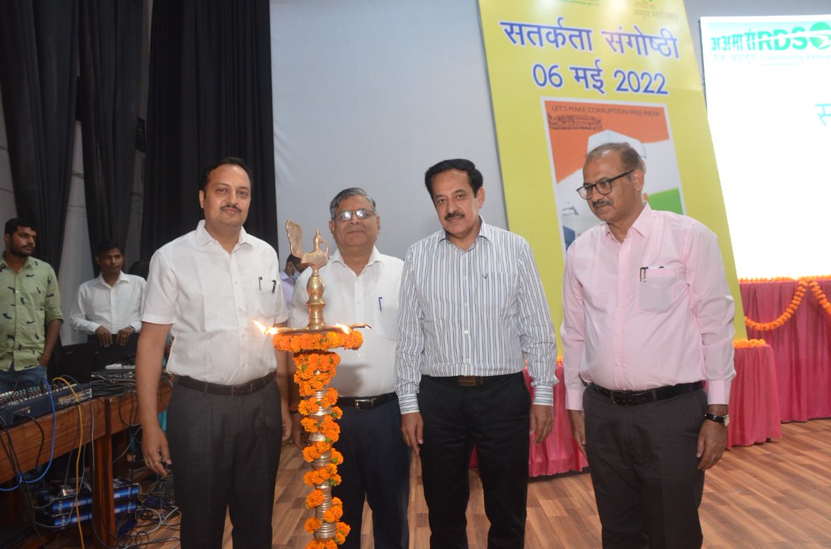 RDSOLucknow's tweet photo. To commemorate the “Azadi Ka Amrit Mahotsav”, Vigilance cell of RDSO has taken an initiative and organized Vigilance Seminar on 06.05.2022 to create awareness among Officers &amp; Staff of RDSO under the able guidance of Shri Sanjiv Bhutani, Director General of RDSO. https://t.co/QOs8Iieb4s