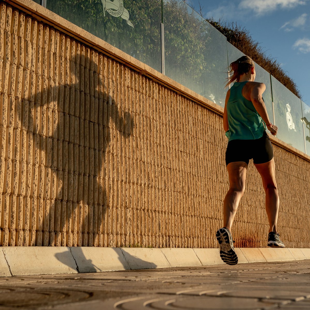 karolinagar's tweet photo. Hasta que no creas en el éxito no podrás verlo…Feliz viernes!!

📸 @vsmphotoevents

#SoundMindSoundBody
#ASICSfrontrunnerSpain 
#ASICSrunning
#GELNIMBUS 24
#lailusiónnuncaselesiona
#theillusionisneverinjured 
#Destino #siempreytodo 
#PapáMamá https://t.co/KMy6LN2o1K