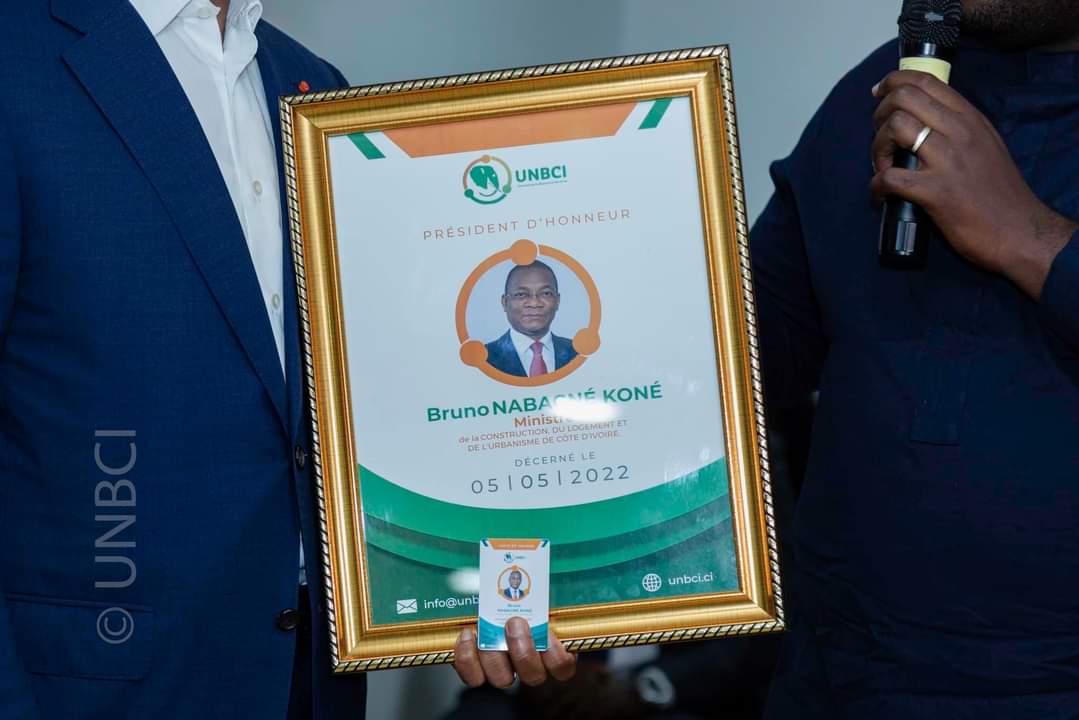 SergeFarell's tweet photo. Le ministre de la construction, du logement et de l'urbanisme, Monsieur Bruno Nabagné KONÉ est officiellement membre de l'UNBCI  et président d’honneur de l’organisation. 

 Si vous souhaitez voir et revoir la rencontre, cliquez ici 👉🏾 https://t.co/LyX7mgbDjw

#GoUNBCI #CIVBlog https://t.co/4O0Tekaotf