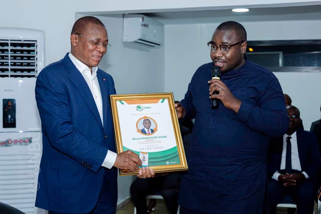SergeFarell's tweet photo. Le ministre de la construction, du logement et de l'urbanisme, Monsieur Bruno Nabagné KONÉ est officiellement membre de l'UNBCI  et président d’honneur de l’organisation. 

 Si vous souhaitez voir et revoir la rencontre, cliquez ici 👉🏾 https://t.co/LyX7mgbDjw

#GoUNBCI #CIVBlog https://t.co/4O0Tekaotf