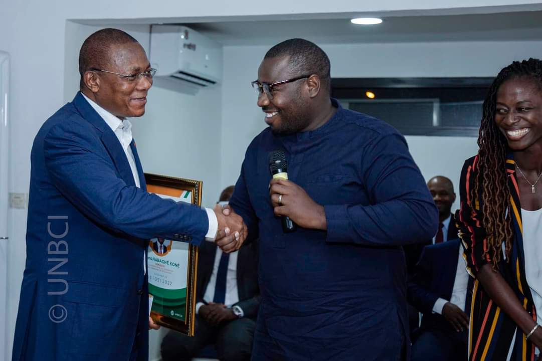 SergeFarell's tweet photo. Le ministre de la construction, du logement et de l'urbanisme, Monsieur Bruno Nabagné KONÉ est officiellement membre de l'UNBCI  et président d’honneur de l’organisation. 

 Si vous souhaitez voir et revoir la rencontre, cliquez ici 👉🏾 https://t.co/LyX7mgbDjw

#GoUNBCI #CIVBlog https://t.co/4O0Tekaotf