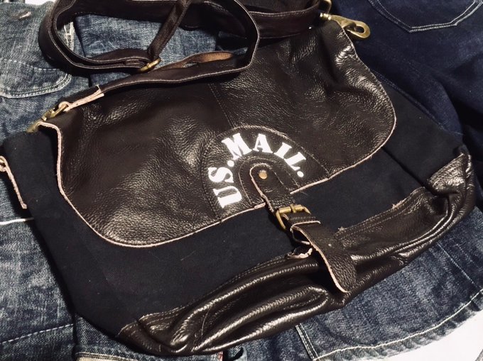 たまたま安く出てたのを買ってみたけど割と使い勝手の良いサイズだった…しかしやはり厚手のオールレザー版も欲しくなる 