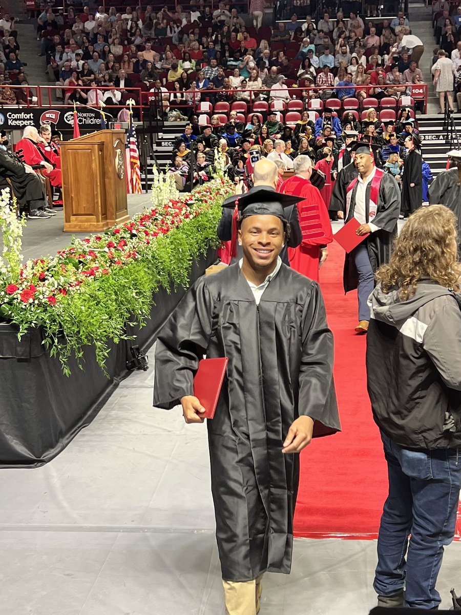 WKUSPM's tweet photo. #SPMgrad https://t.co/6gjMy4Wb8a