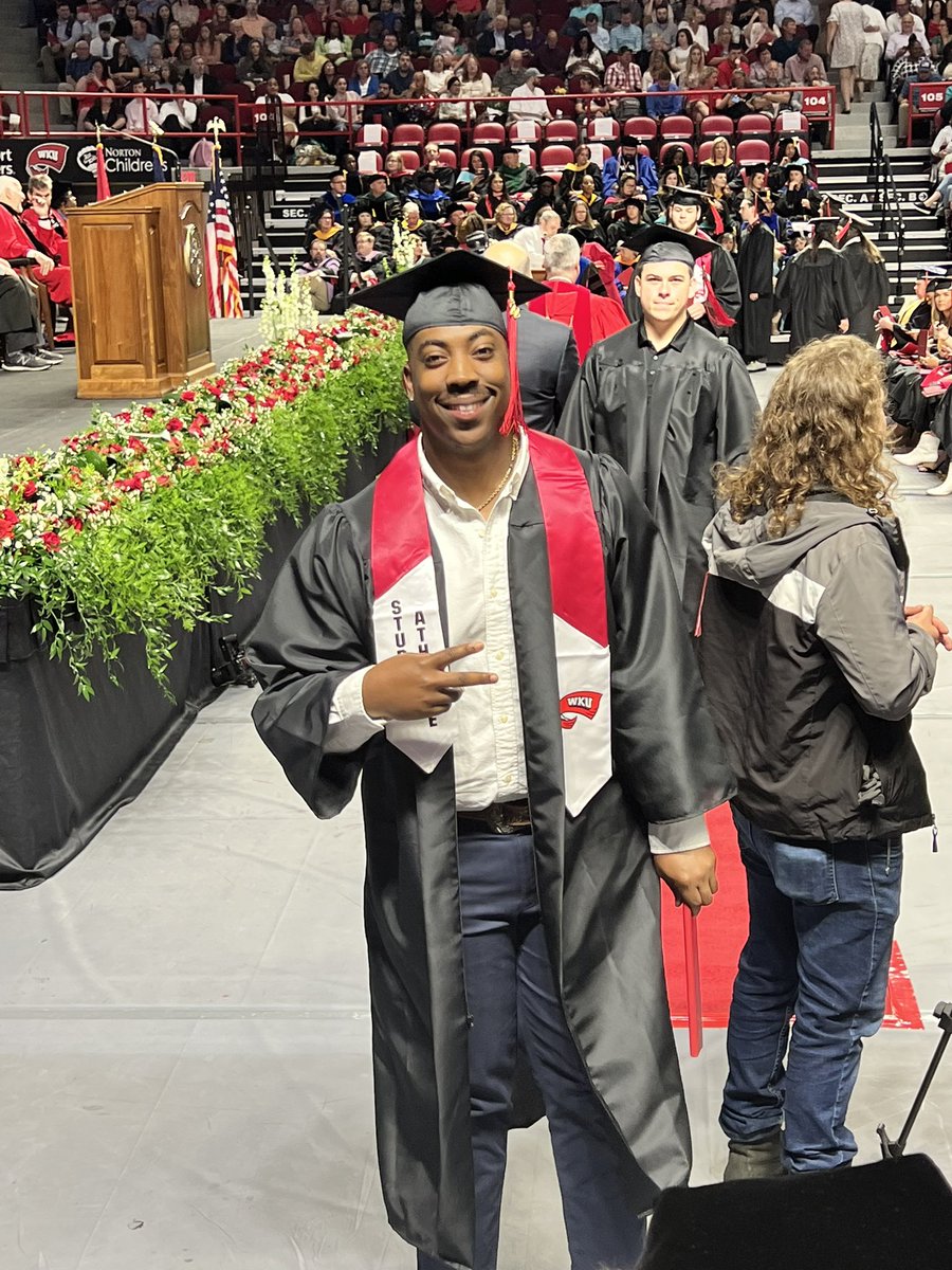 WKUSPM's tweet photo. #SPMgrad https://t.co/6gjMy4Wb8a
