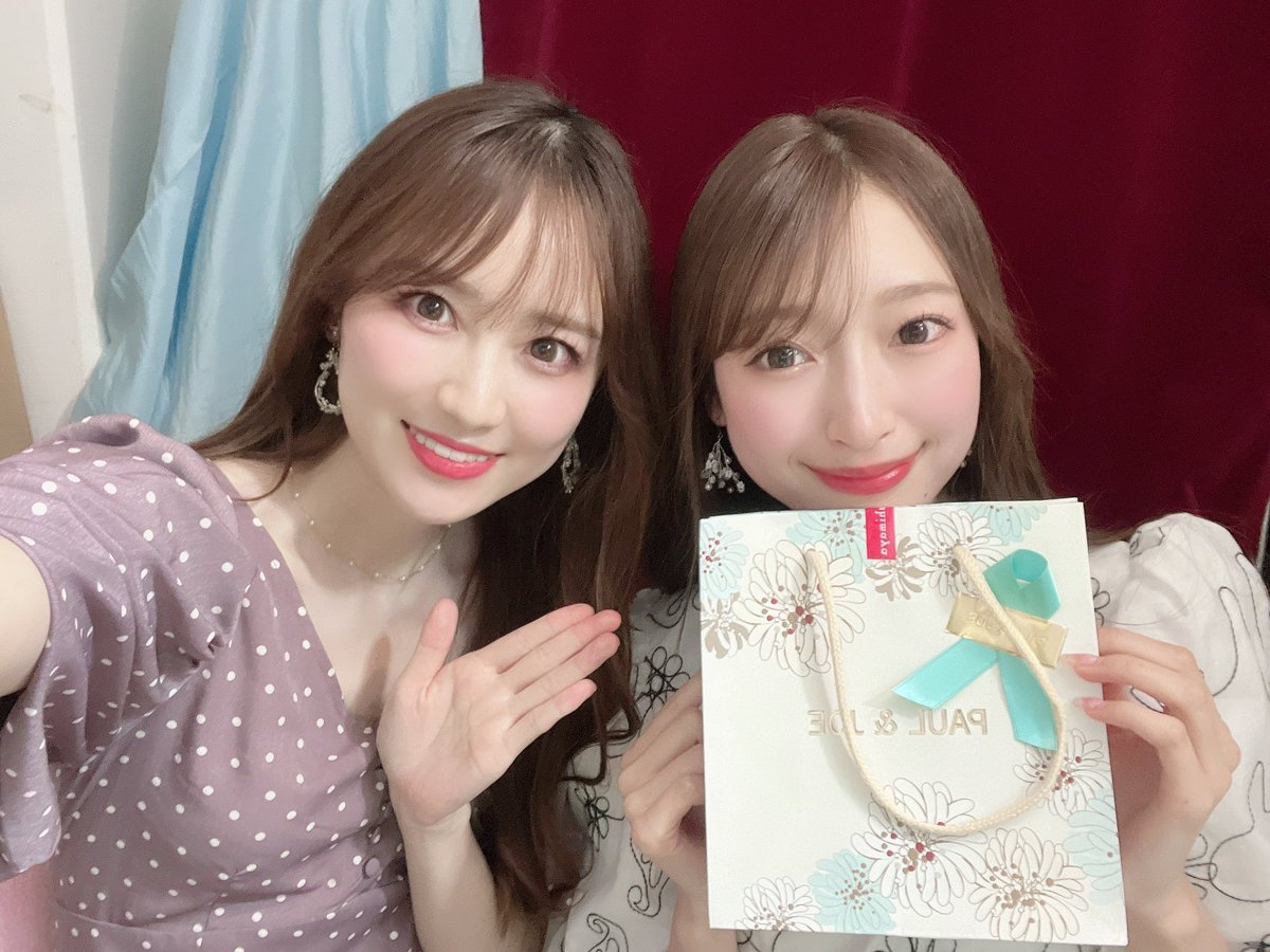 shihomi1129's tweet photo. ステミュ観覧ありがとでした🥰
楽しかったー！🤍
あゆみん誕生祭で一緒に撮ってもらったふふふ😻

現場ではお話しましたが私は来月でステミュ卒業することになりました！🥹が！7月から新しい番組させて頂くことになりました✨
また改めてお知らせします🫶🏻 https://t.co/TQfDtH3fPC