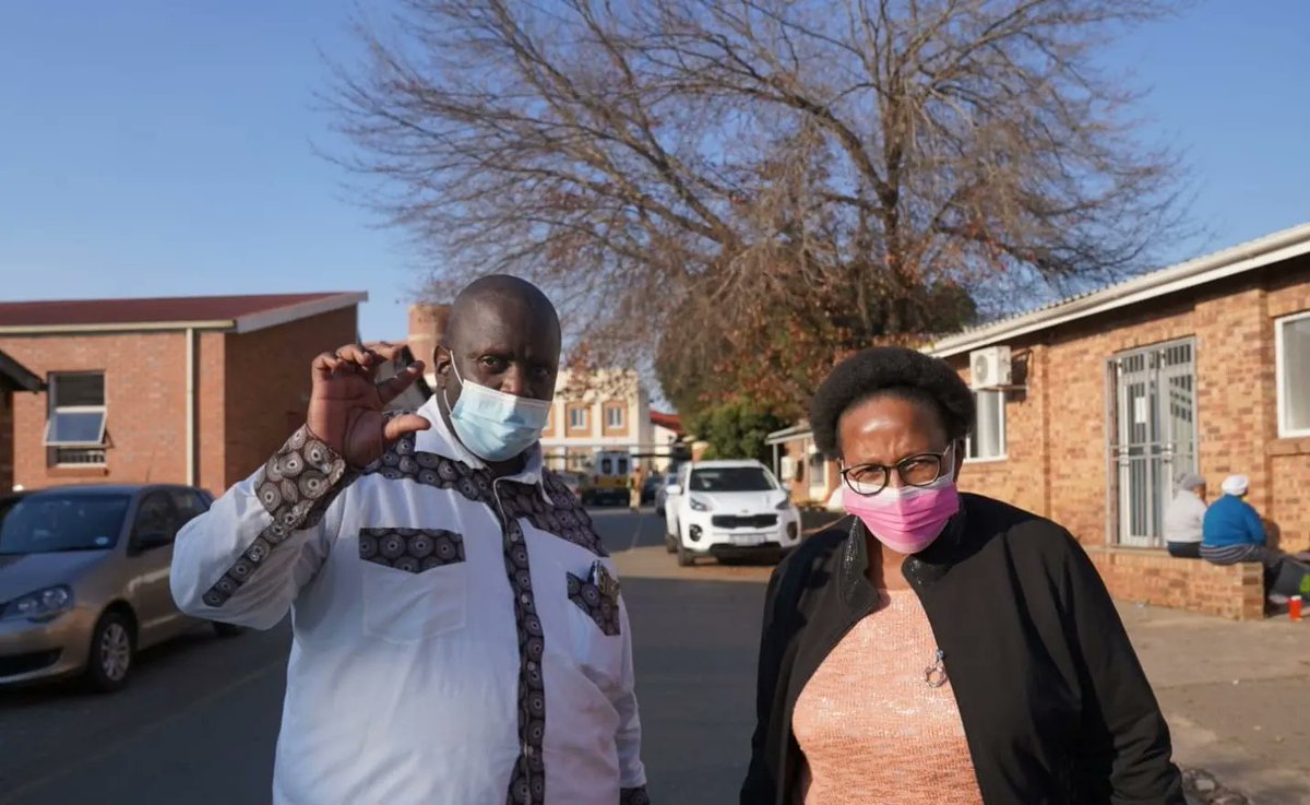 GP_CommSafety's tweet photo. MEC Faith Mazibuko is received by Baragwanath Hospital Acting CEO, DR Steve Mankupane ahead of the visit to victims of Chicken Farm shooting incident that left many sustaining serious injuries and also claiming the life of Kgomotso Diale. #GPCares #TakeCharge https://t.co/CQdQqMA35L