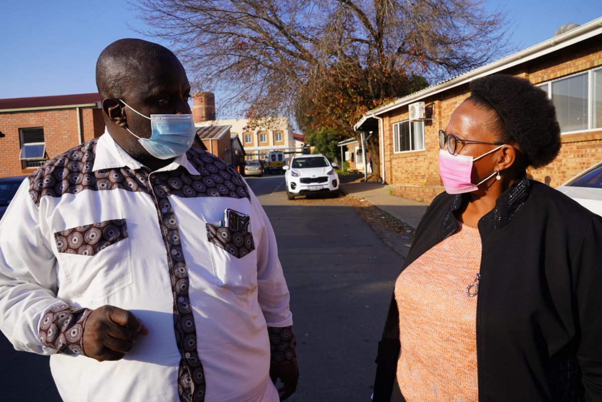 GP_CommSafety's tweet photo. MEC Faith Mazibuko is received by Baragwanath Hospital Acting CEO, DR Steve Mankupane ahead of the visit to victims of Chicken Farm shooting incident that left many sustaining serious injuries and also claiming the life of Kgomotso Diale. #GPCares #TakeCharge https://t.co/CQdQqMA35L