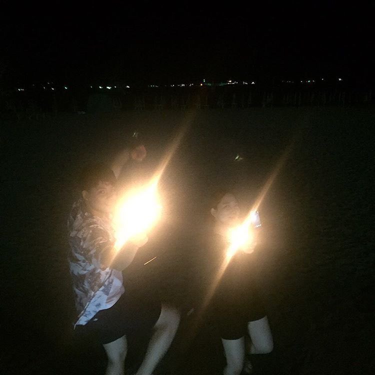 fourmysummer's tweet photo. 여름 다가오니까 이 사진이 너무 좋타 ... 🫶🏻 https://t.co/WROWqRLY5c