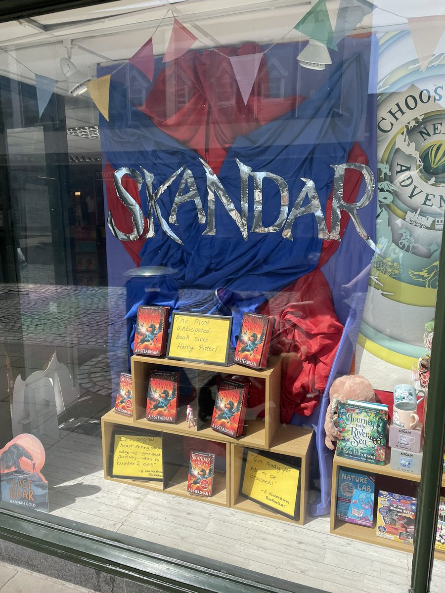Missed taking the girls to their music class in Horsham the last few Fridays.

Because I’ve missed seeing the amazing @wstones_horsham windows!

Look at these! 😍😍😍

#LessonsInChemistry #ThePaperPalace #Skandar #ReadForUkraine