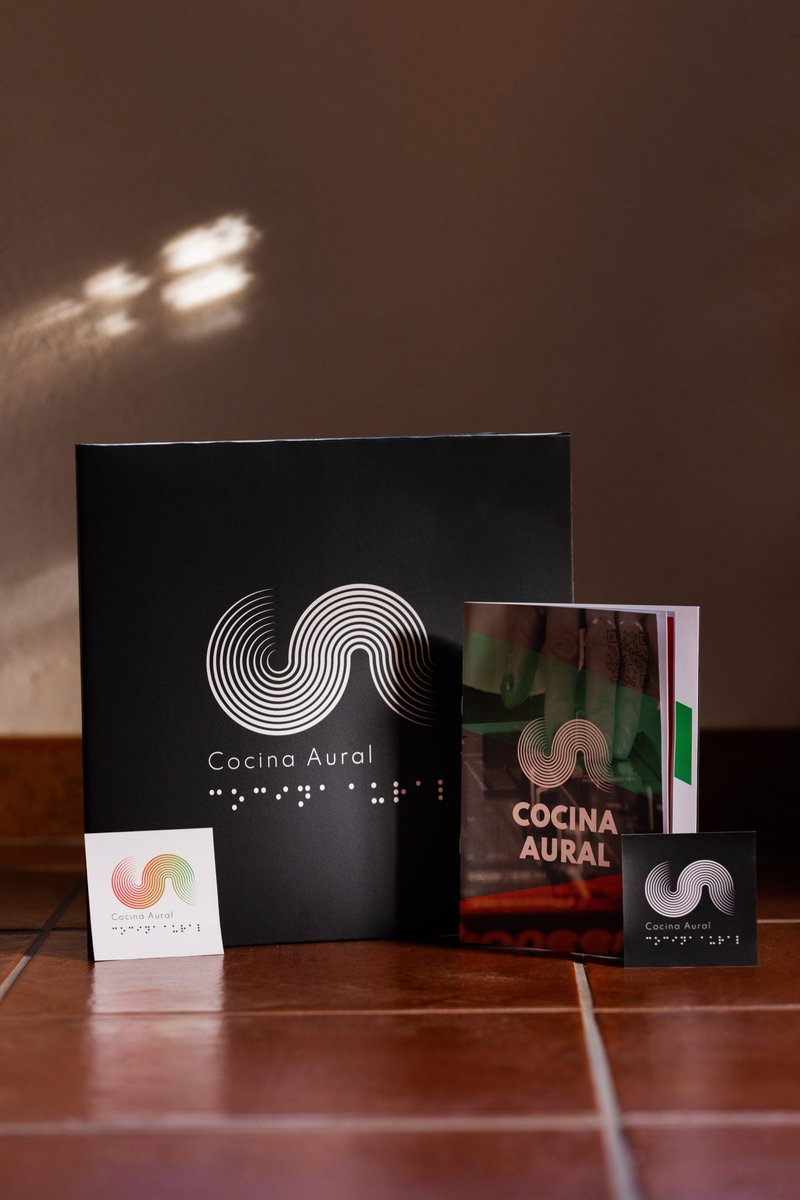 cocinaural's tweet photo. ¡Tenemos disco! E-M-O-C-I-Ó-N 👏
Y lo presentamos el 14 de mayo a las 18.30 h en la @FundacionRBoti en Córdoba. 15 temas creados por las/os participantes de #Cocinaural. Editado por #foodandsoundrecords. Tendremos copias gratuitas para distribuir. Os esperamos🖤 #ArtforChange https://t.co/O7c73FngO1
