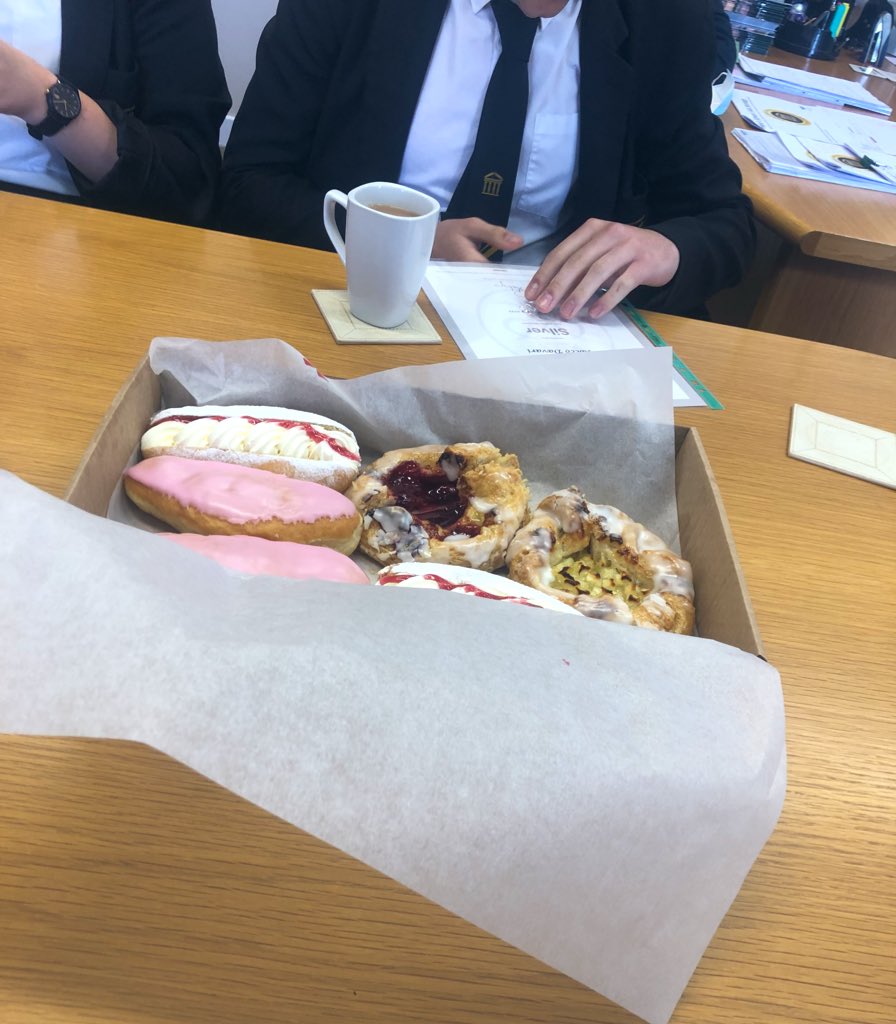 Huge congratulations to Rocco, Natasha, Kurt, Seb and Ollie in y11 who have completed their Silver awards. Lovely to be invited to celebrate in @High_Heles office with tea and cakes! <a href="/DofESouthWest/">DofE South West</a> <a href="/HelesSchool/">Hele's School</a>