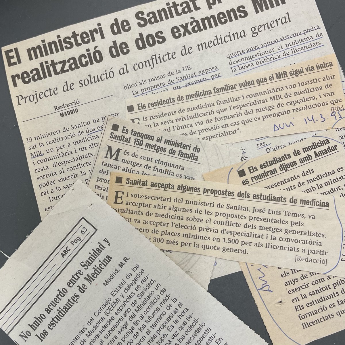 CRAIClinic's tweet photo. Des del CRAI Clínic estem molt agraïts per la donació que ens van fer les estudiants de la facultat en haver hagut abandonat la "cova".
Ja estem treballant en el fons d'arxiu i en la classificació de tots els documents.
@UBEMC https://t.co/K1Xaw1GsUt