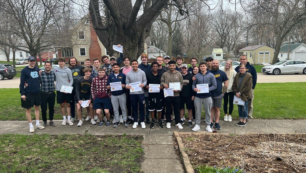 BVUMSoccer's tweet photo. We were able to enjoy our end of the year BBQ yesterday and give out our Senior Superlatives as well as Coaching Staff Awards. Thank you to the Edwards family and @Ainsleyrut for joining us! #DamFam #LiveLikeEvan https://t.co/2ecKB07XIo