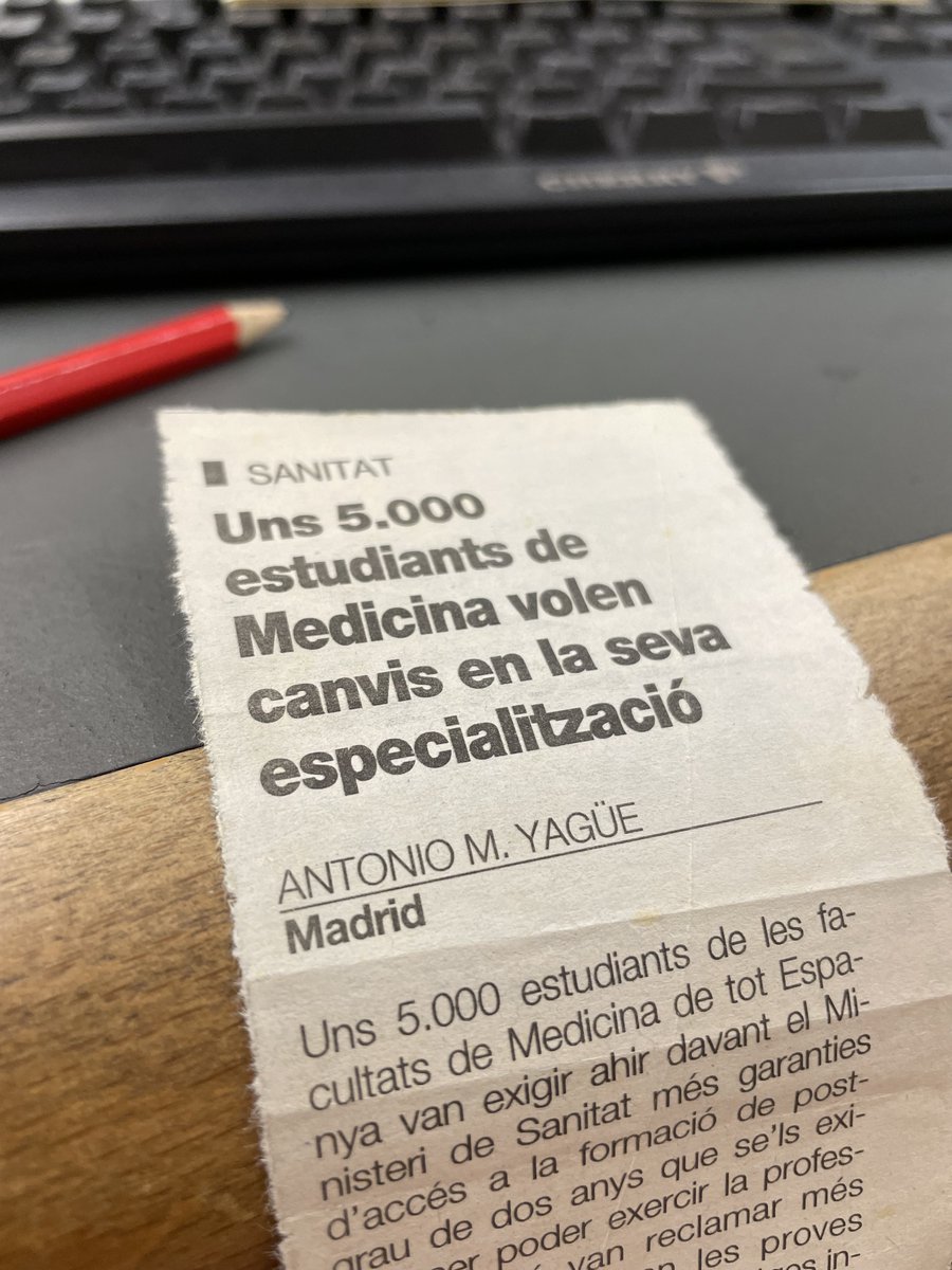 CRAIClinic's tweet photo. Des del CRAI Clínic estem molt agraïts per la donació que ens van fer les estudiants de la facultat en haver hagut abandonat la "cova".
Ja estem treballant en el fons d'arxiu i en la classificació de tots els documents.
@UBEMC https://t.co/K1Xaw1GsUt