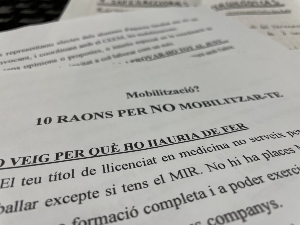 CRAIClinic's tweet photo. Des del CRAI Clínic estem molt agraïts per la donació que ens van fer les estudiants de la facultat en haver hagut abandonat la "cova".
Ja estem treballant en el fons d'arxiu i en la classificació de tots els documents.
@UBEMC https://t.co/K1Xaw1GsUt