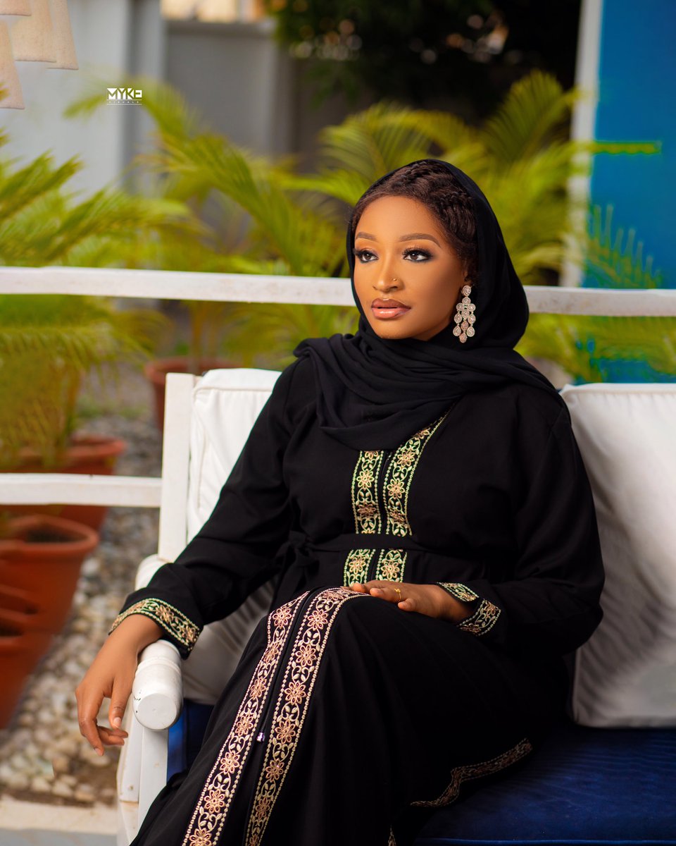 Rahma_sadau's tweet photo. May Almighty Open The Doors Of Mercy For Us, Ease Our Ways, Bless Our End, & Forgive Our Sins. Ameen 🤲🏻
Juma’at Mubarak ✨⚡️🤍
#JumaatMubarak #EidMubarak #EidSeries https://t.co/ai4GNJjufE
