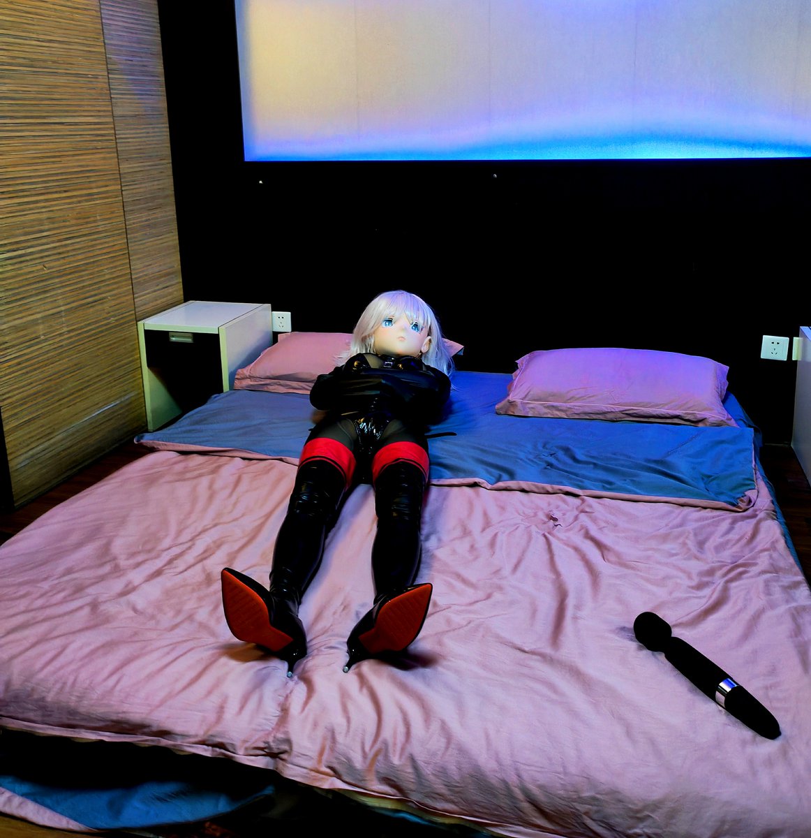 BillyM_1996's tweet photo. 傻��孩。。。
Silly girl...
#kigurumi #latex #fetish #kig #catsuit #zentai https://t.co/KDGHK8YuDW