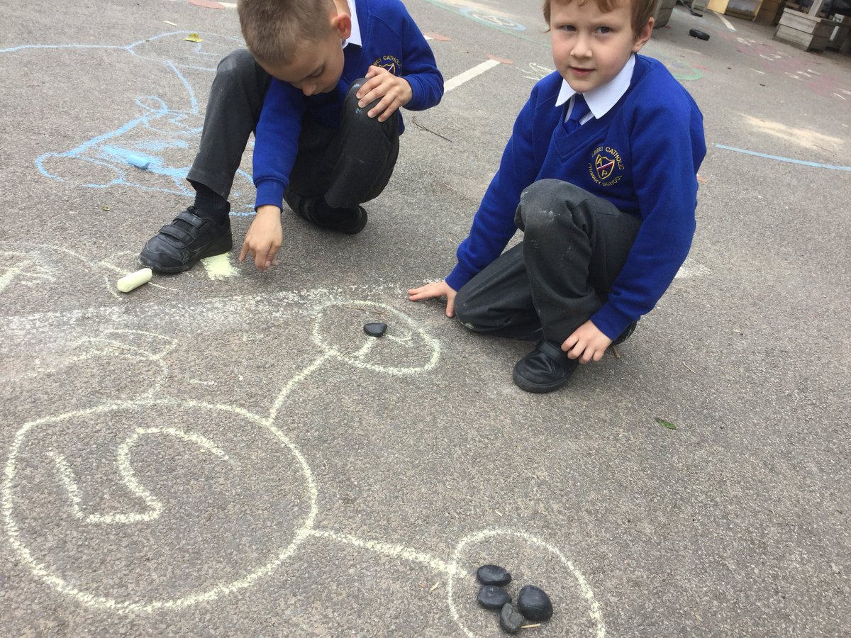 AbbeyPrimary's tweet photo. We are using #concreteobjects to identify our number bonds. #maths #rec https://t.co/A7DysqwZGc
