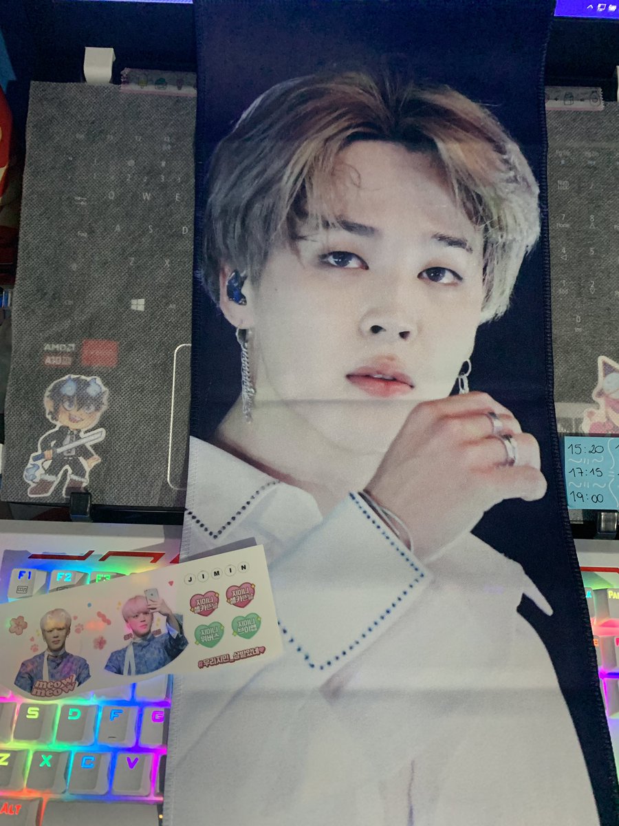 dilukathy's tweet photo. Feedback positivo pra @broccolimbr pela venda desse slogan do Jimin ♥️
Ele chegou super bem embalado e protegido. Ela foi me avisando de todo o processo de envio pela dm. 
Ele é tão macio, lindo e enorme que dormiria abraçada nele. 
Obrigada amg 💕 https://t.co/keHuTYjCNR
