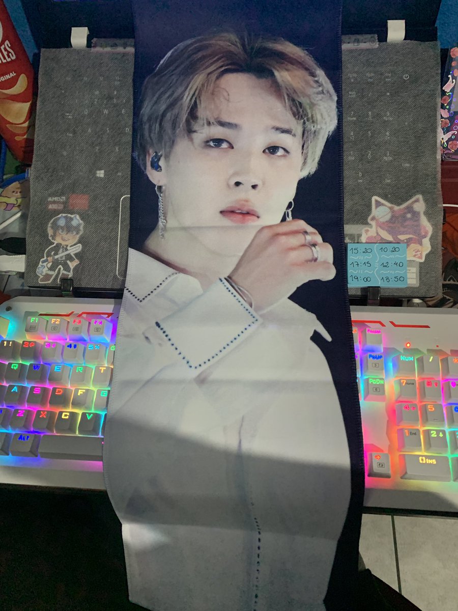 dilukathy's tweet photo. Feedback positivo pra @broccolimbr pela venda desse slogan do Jimin ♥️
Ele chegou super bem embalado e protegido. Ela foi me avisando de todo o processo de envio pela dm. 
Ele é tão macio, lindo e enorme que dormiria abraçada nele. 
Obrigada amg 💕 https://t.co/keHuTYjCNR