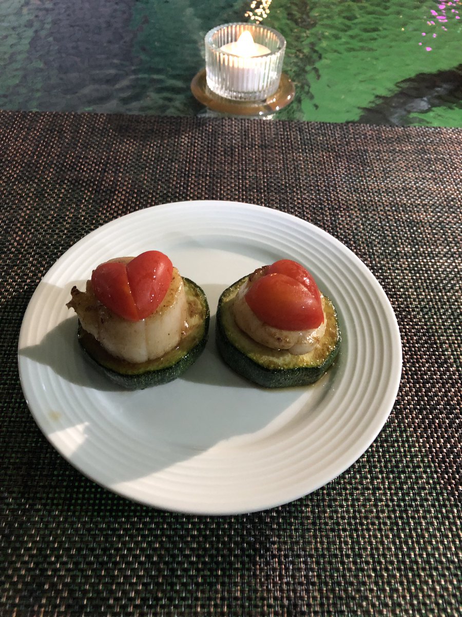 emua1215's tweet photo. 附近小餐館的料理，意外的不錯，尤其是甜點很出色

近くのビストロの料理は意外と美味しく、特にデザートは絶品だった https://t.co/oGH64qKkpZ
