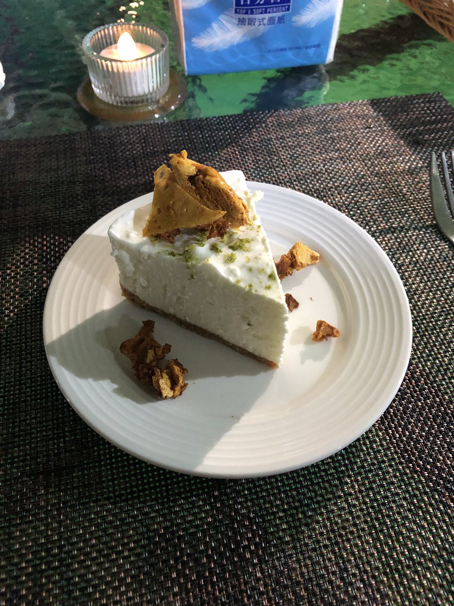 emua1215's tweet photo. 附近小餐館的料理，意外的不錯，尤其是甜點很出色

近くのビストロの料理は意外と美味しく、特にデザートは絶品だった https://t.co/oGH64qKkpZ