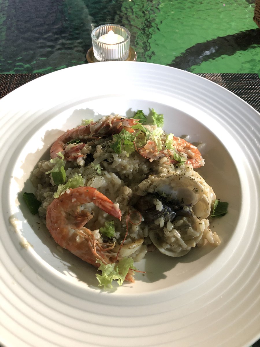 emua1215's tweet photo. 附近小餐館的料理，意外的不錯，尤其是甜點很出色

近くのビストロの料理は意外と美味しく、特にデザートは絶品だった https://t.co/oGH64qKkpZ