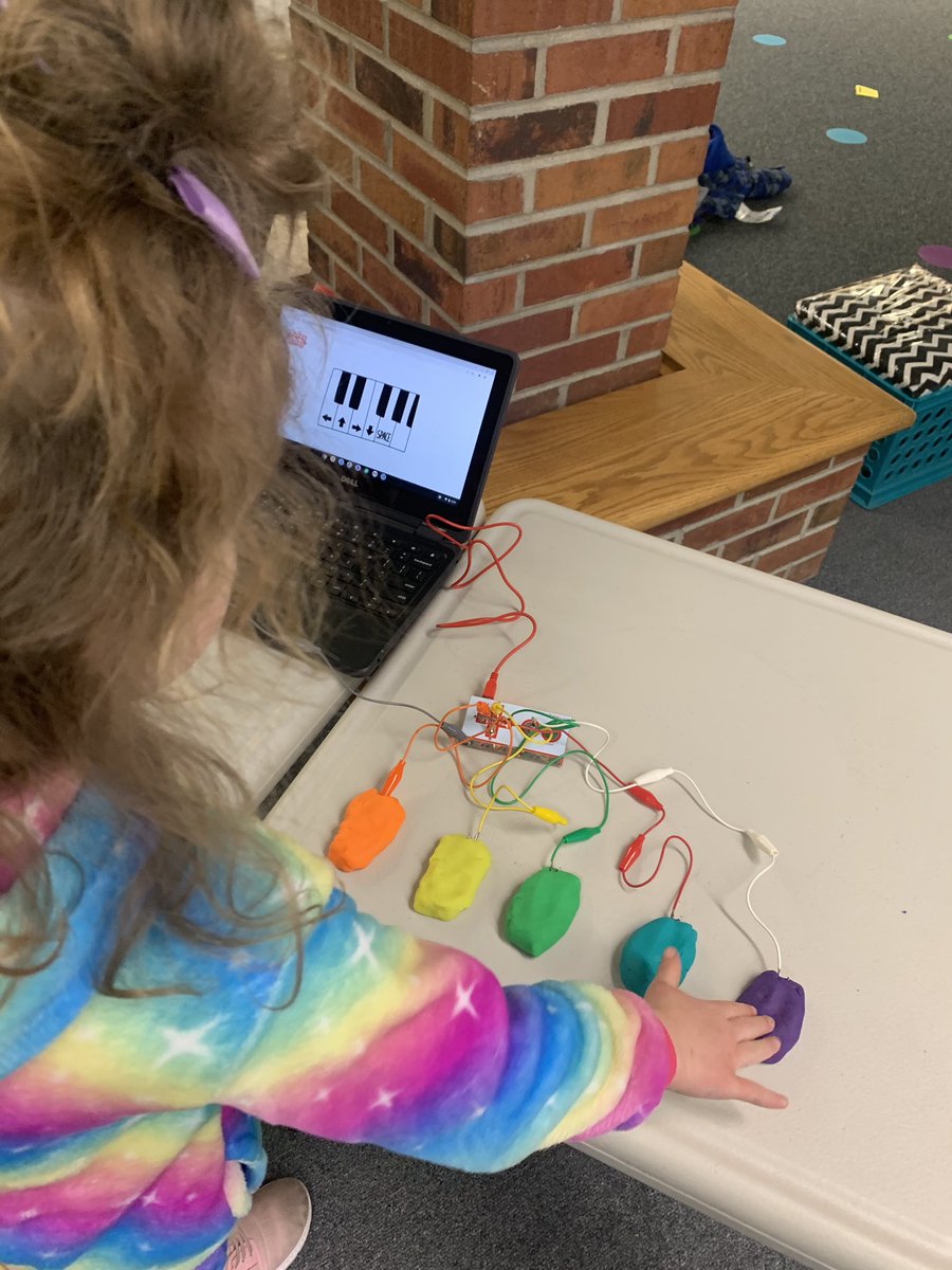 music_primary's tweet photo. Today we are combining all the cool music technology activities we’ve learned throughout the year in centers! #LifeintheW #MakeyMakey #ChromeMusicLab https://t.co/t5dSCu5qzr