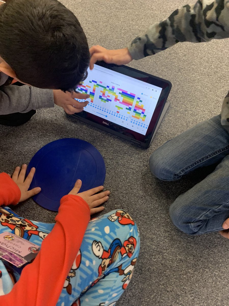 music_primary's tweet photo. Today we are combining all the cool music technology activities we’ve learned throughout the year in centers! #LifeintheW #MakeyMakey #ChromeMusicLab https://t.co/t5dSCu5qzr