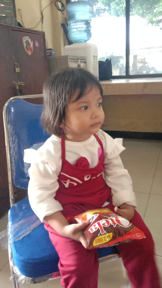 AisyaSa21998457's tweet photo. Kiriman dari group wa bantu retweet "Ditemukan anak di letjend suprapto jakpus, sekarang anak berada dipolsek johar baru jakpus, Jikalau bapak ibu mengenalnya, Harap langsung menuju Polsek johar Jakpus " https://t.co/XNCQwTNFHU