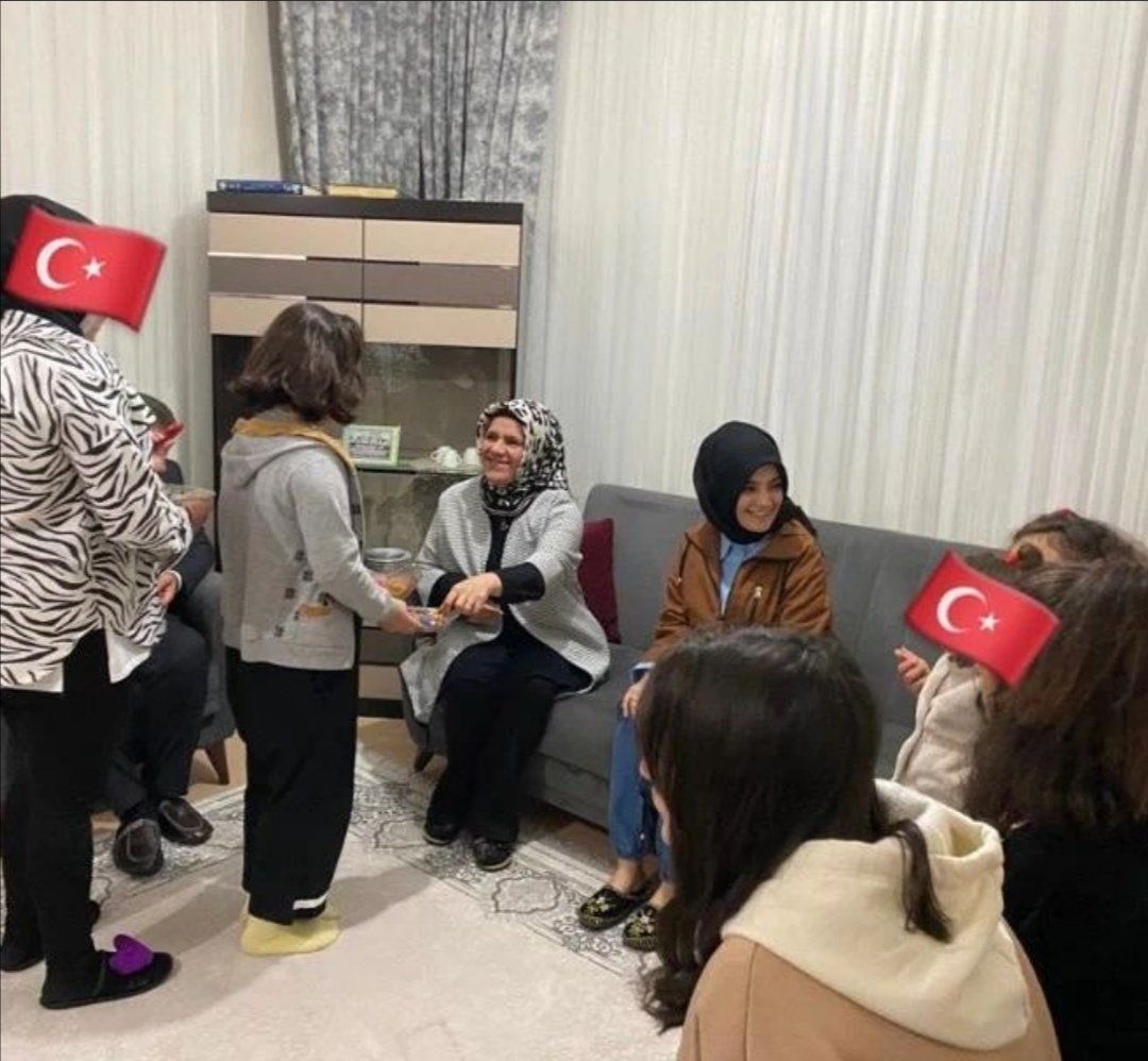 MhpsiirtK's tweet photo. Siirt Sosyal politikalar il müdürü Sn. Gökhan Markaçı'nın daveti üzerine İl Başkanımız Sn. Fatih Cantürk, kıymetli eşi Aycan Cantürk ve KAÇEP Başkanımız Sn. Gülsüm Karasu sevgi evlerine bayram ziyaretinde bulundular. 
Çocuklarımızla sohbet edip bayramlaştılar.
@MHP_Bilgi https://t.co/AAPfPwfFmt