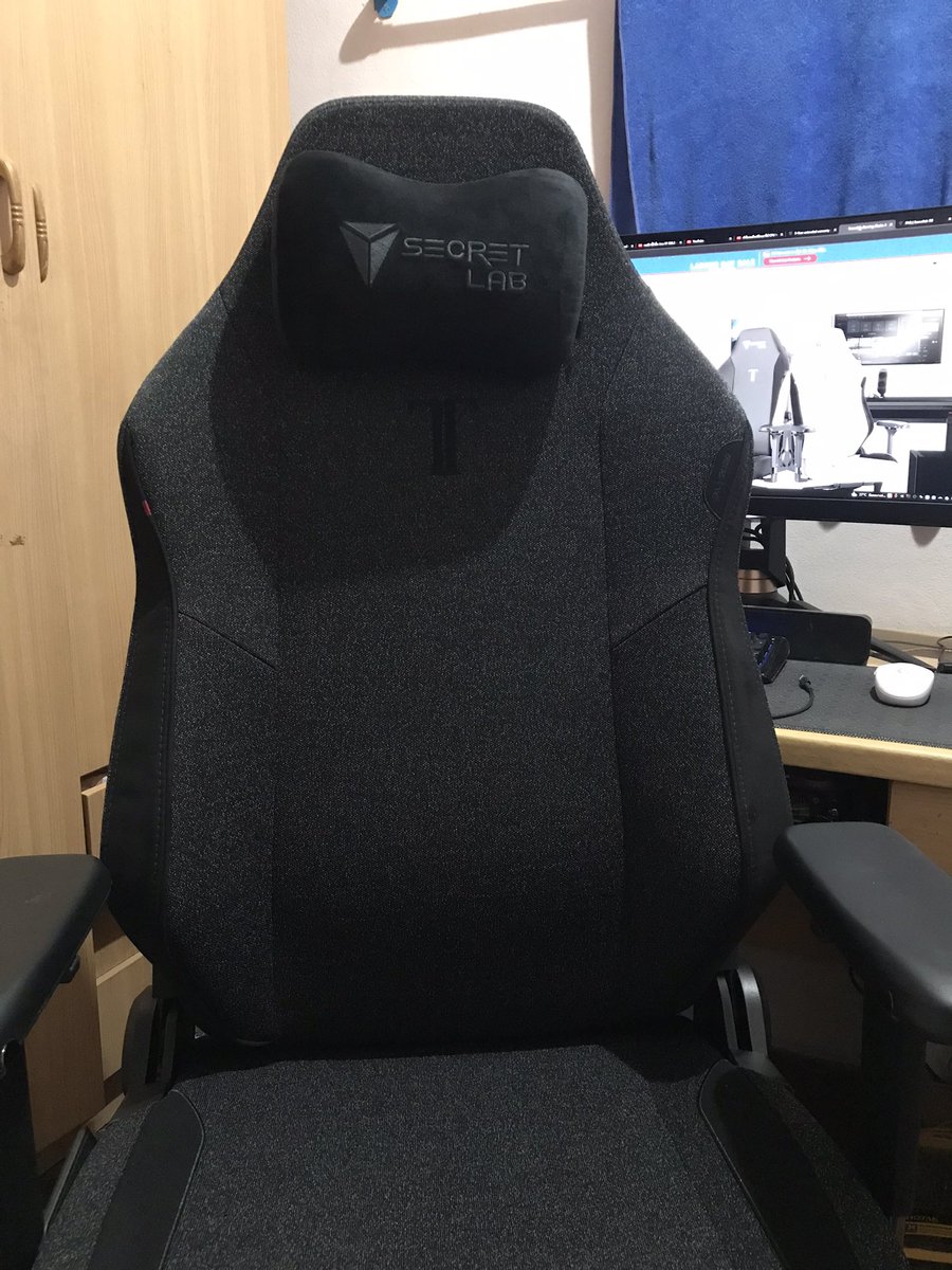 dommerer's tweet photo. This is my chair #secretlab https://t.co/cI9ruMBuGo