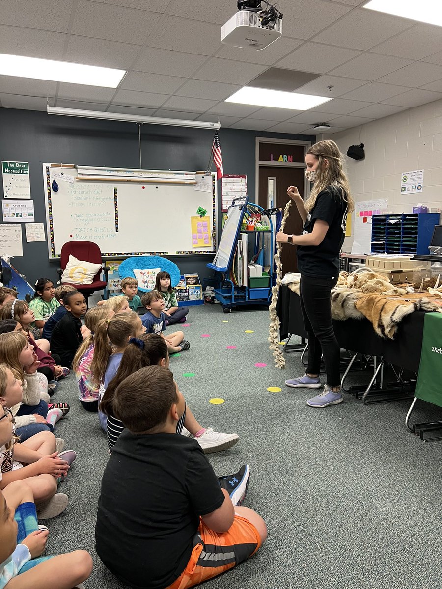 SiglockScholars's tweet photo. It’s a field trip IN! The Houston Museum of Natural Science “Wildlife on Wheels” wowed our 2nd graders today. #animalsarecool #scienceinreallife #2ndgraderocks #HumbleISD_BBE https://t.co/LyiTwprbbE