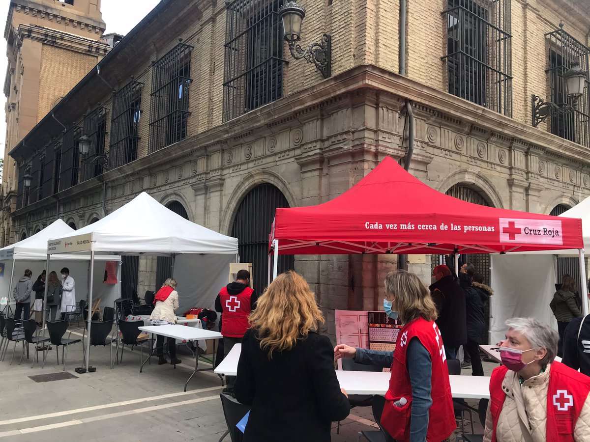 CruzRojaNavarra's tweet photo. Hoy hemos estado en la jornada “Nuevos horizontes en envejecimiento y salud”, de los proyectos europeos #Aptitude y #Optimage, y de la mano de #Navarrabiomed, con “¡Cuídate y sé mayor saludable!”, talleres sobre envejecimiento activo y saludable, en el Rincón de la Aduana. https://t.co/QEV3q4O92v