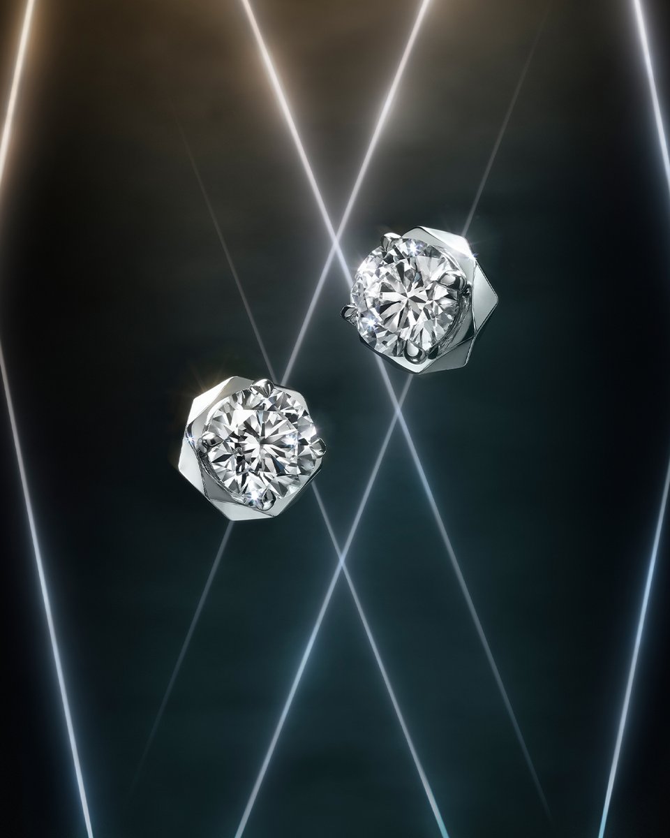 DamasJewellery's tweet photo. #GraffLGSignature • Geometric, architectural lines evoke the iconic silhouette of a round brilliant cut diamond. 

#GraffDiamonds #GraffAtDamas #DamasJewellery #HouseOfJewelleryDesign https://t.co/fqrdxKXCpe