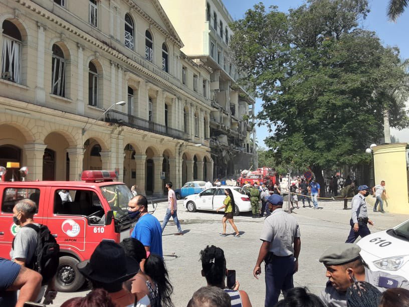 DavidSiloetano's tweet photo. ⚠️⚠️⚠️⚠️⚠️Por favor estén orando, acaba de explotar el Saratoga. Yo no estaba en mi iglesia. Muchos heridos. Por favor oren. Es justo al lado de mi iglesia.⚠️⚠️⚠️⚠️⚠️ https://t.co/afAL8ehwTe
