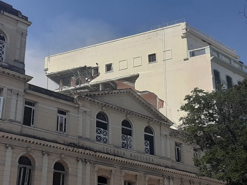DavidSiloetano's tweet photo. ⚠️⚠️⚠️⚠️⚠️Por favor estén orando, acaba de explotar el Saratoga. Yo no estaba en mi iglesia. Muchos heridos. Por favor oren. Es justo al lado de mi iglesia.⚠️⚠️⚠️⚠️⚠️ https://t.co/afAL8ehwTe