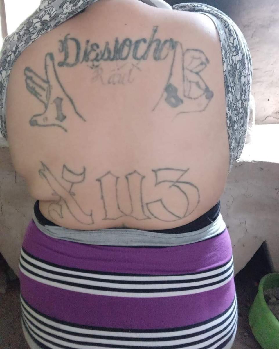 ChrisGuevaraG's tweet photo. Hoy sí va tener tiempo para orar la hermanita https://t.co/WxwFaIjtjQ