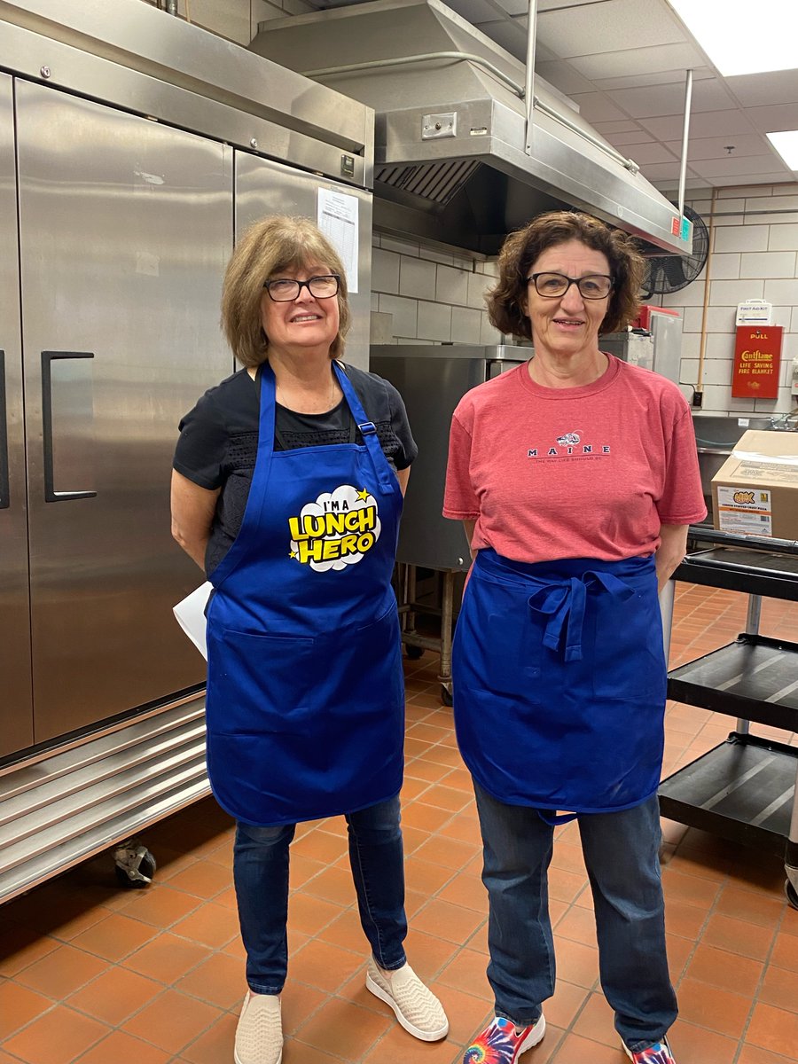 broadstschool's tweet photo. Thanks for keeping the kids fed!  You are heroes! #nsd42 @nashuaschools https://t.co/2AZ7c1cyzo
