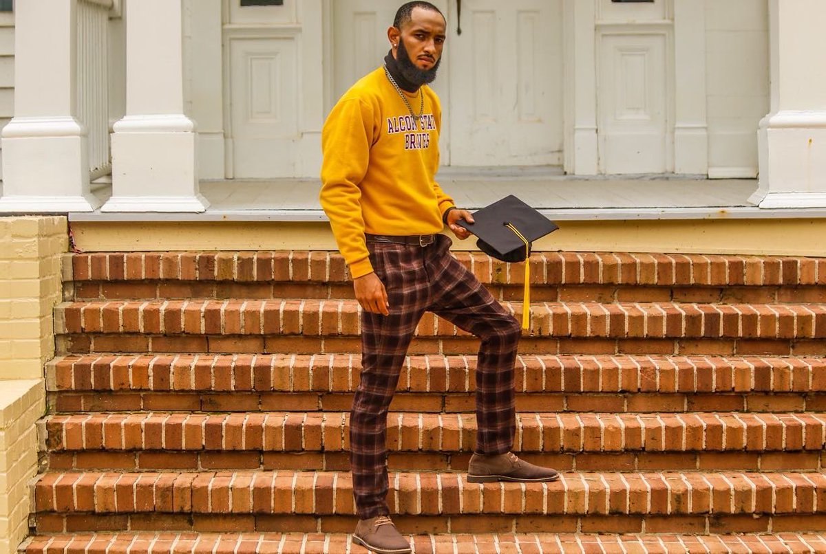 SupremeXzero's tweet photo. 8 more days 🚨🚨 They better worry about who I’m becoming , not who I was 🎓

May 14 Loading‼️‼️🟡🟣
#AlcornAlumni #ForeverBrave #ZerodaHero #Classof2022 #HBCUGraduate https://t.co/vAKoXNLIxu