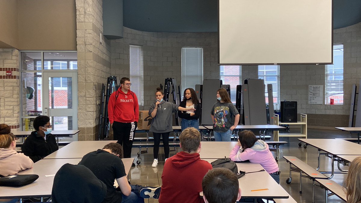 JustinHerrell's tweet photo. Bulldog Buddies, representatives oh CHS, present to Westport Wildcats and future Bulldogs! Thank you CHS! @officialSPS @westportcats @CentralBulldog https://t.co/3PGpAsAkUq