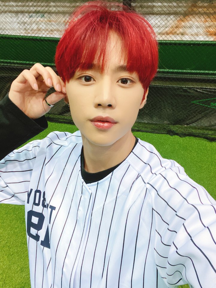 200507 #더보이즈 #선우 $unwoo 

[선우] 첫 1위 1주년ㅎㅎ 고마워요 더비😘 더비는 언제나 나한테 1등🥇