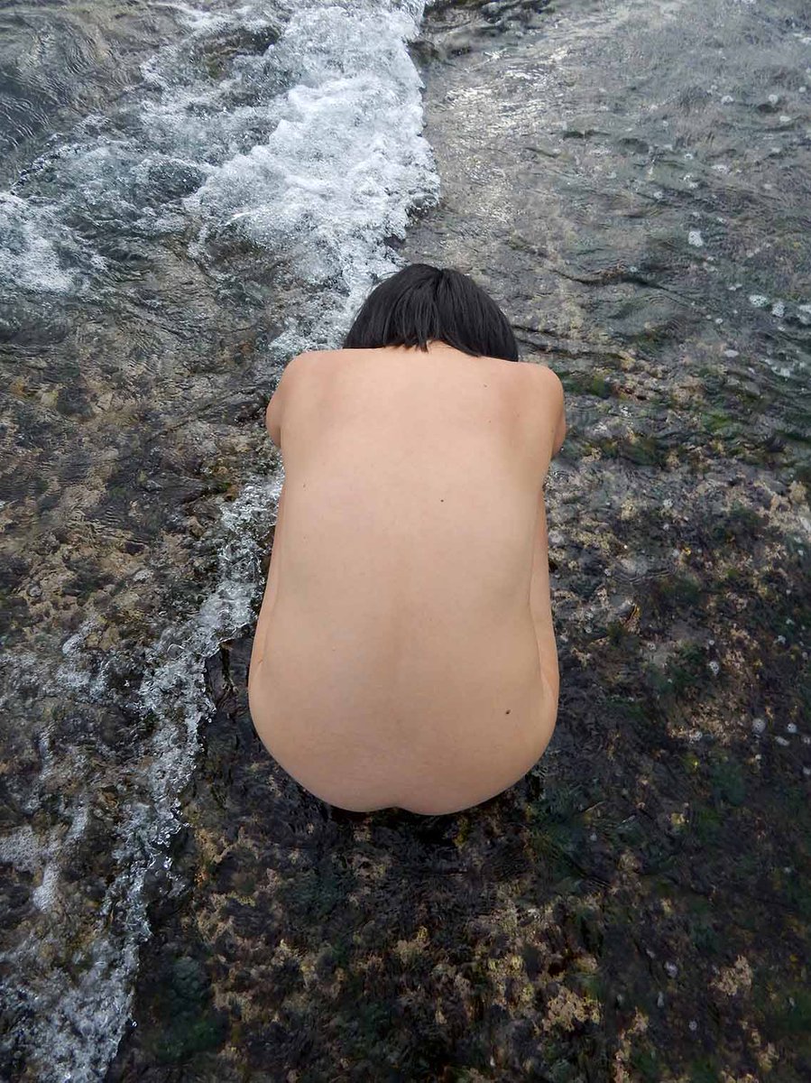 flansincalabaza's tweet photo. Testing the resistance of the skin as a material for build a human folie. A folie mostly emphasize the artistic expression rather than the functional. In this case I fight with the dichotomy between be an object useful or not, but finally an object.
#tezos4tezos #NFTPerformance https://t.co/LU5GMjnmLN