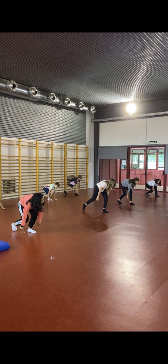 ie_martamata's tweet photo. Aquesta setmana l’alumnat de 6è ha començat la unitat de “fem de mestres” amb sessions d’escalada, rítmica, ball contemporani i tenis! Ho han fet molt bé! #priIEMM https://t.co/aWvN6EP0zJ