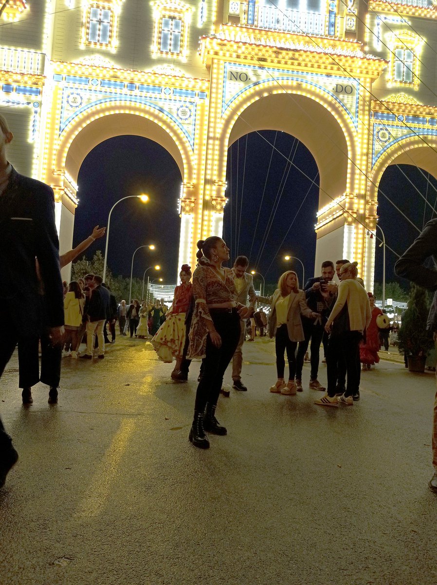 LydiaPerez_24's tweet photo. Sevilla en primavera 💐🎡🎆 https://t.co/IeyBEIRevz