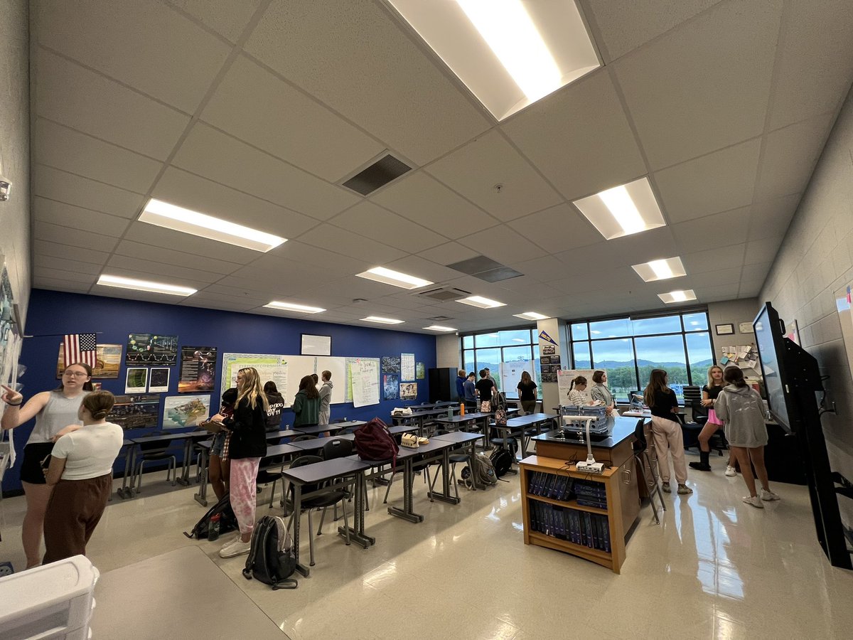 wcsBHSrl's tweet photo. Honors Biology presented their @BIOINTERACTIVE Scientist at Work Projects today. Love days like this with a busy room of students sharing science! https://t.co/XRyk9HGCla