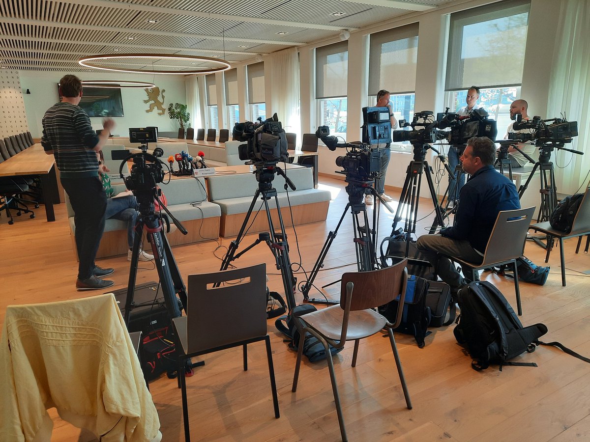 Er is logischerwijs veel belangstelling van de media. #zorgboerderij